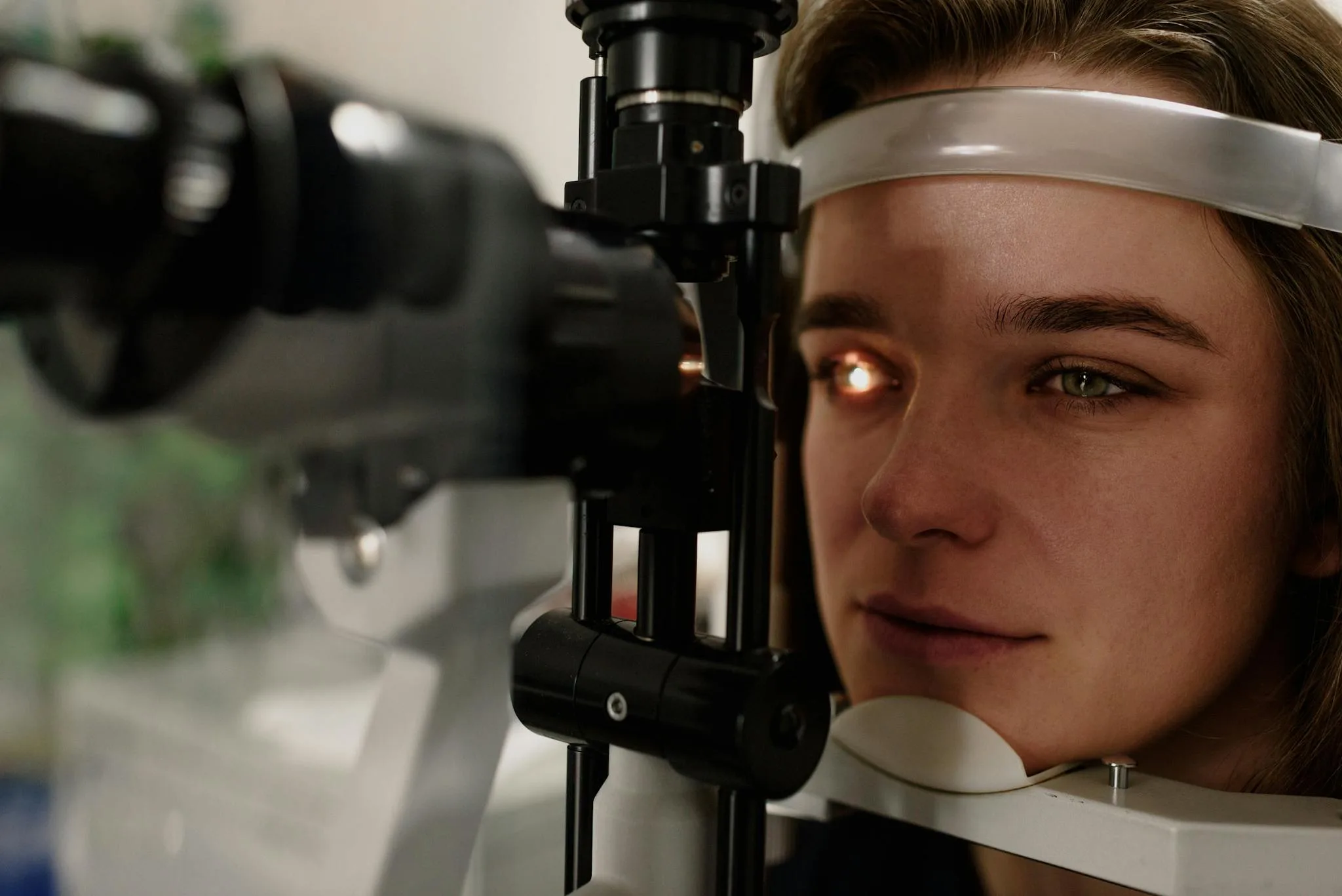 Examination of a swollen eyelid at the ophthalmologist