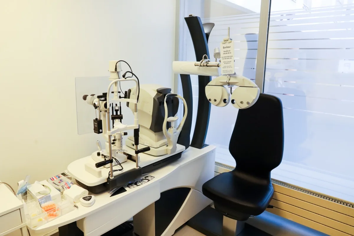 Segnali d'allarme di un distacco di retina che richiedono una visita oftalmologica urgente