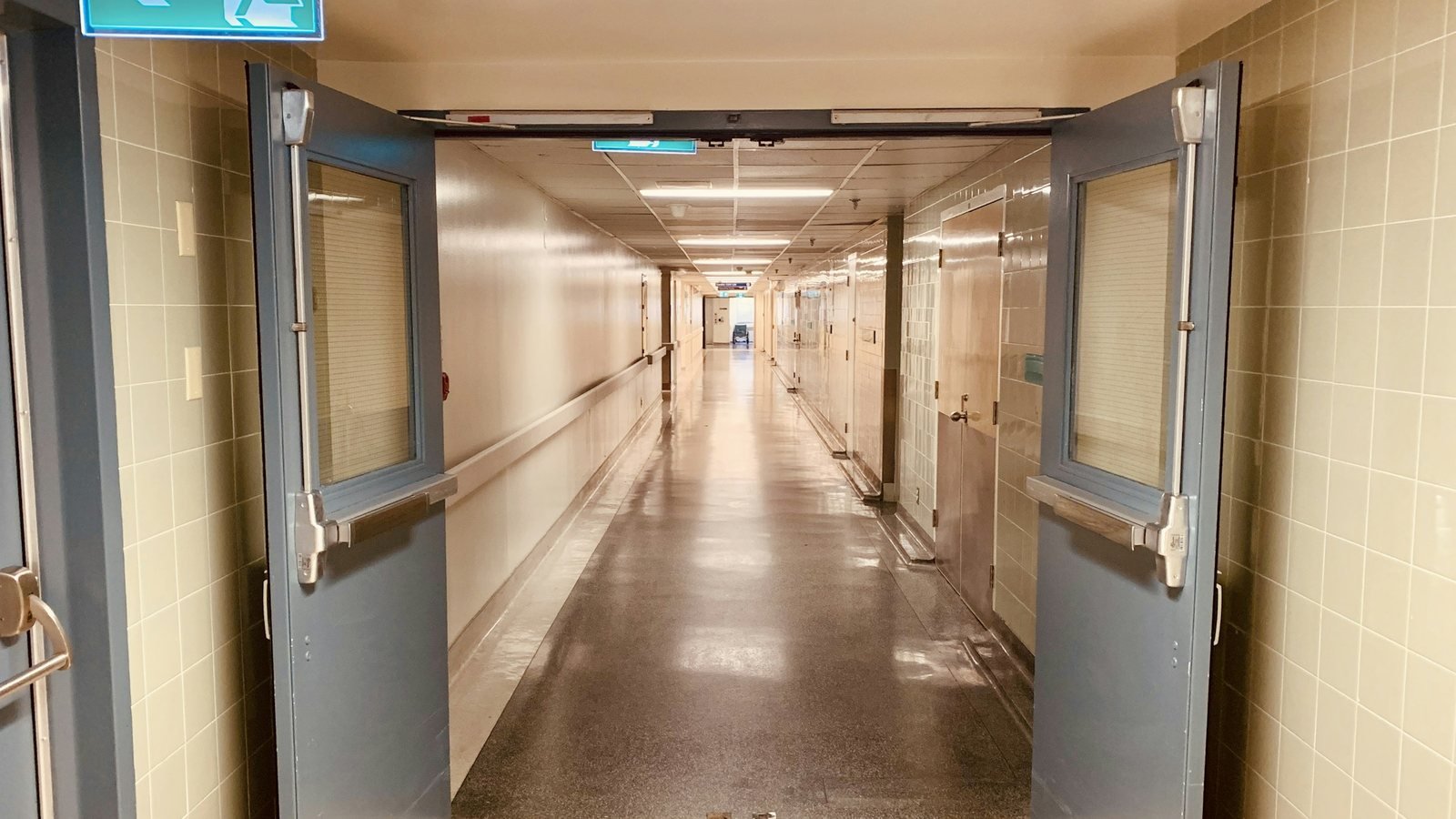 Couloir d’un service hospitalier