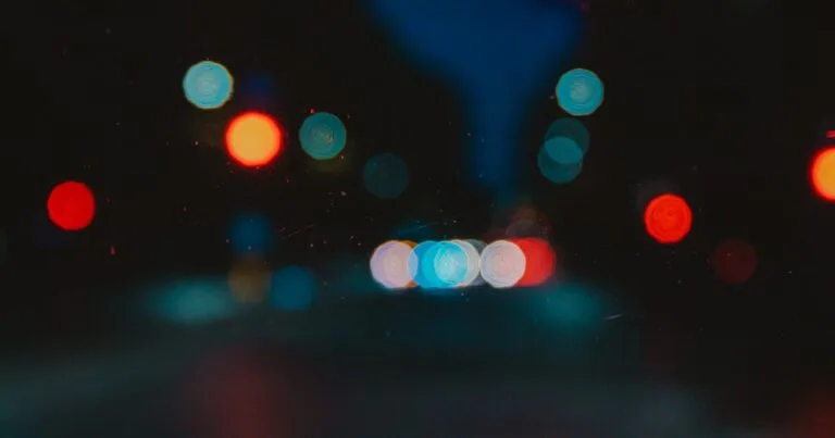Halos lumineux autour des lumières la nuit, vision après chirurgie réfractive