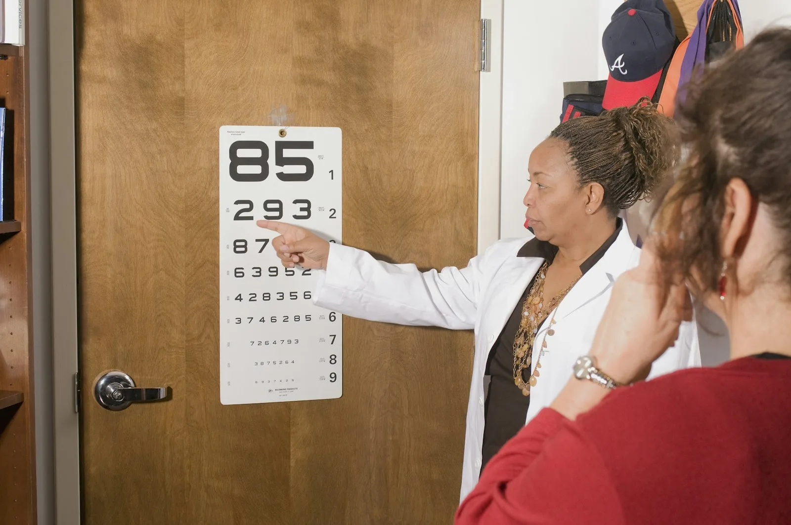 Examen ophtalmologique pour évaluer une baisse d’acuité visuelle