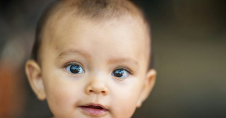 No, babies don’t see in black and white — and their focus isn’t fixed at 25 cm